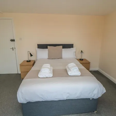 The Newborough 4 Apartment *